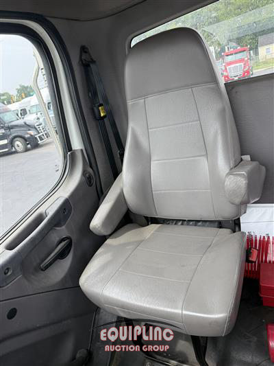 2018 Freightliner M2 6X4 T/A DAY CAB TRUCK 