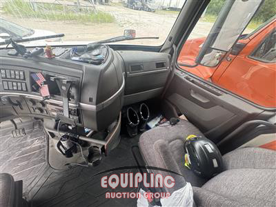 2019 Volvo VNL 6X4 T/A SLEEPER TRUCK TRAC