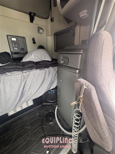 2019 Volvo VNL 6X4 T/A SLEEPER TRUCK TRAC