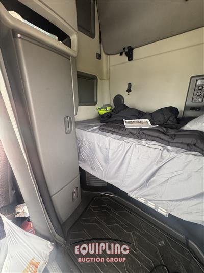 2019 Volvo VNL 6X4 T/A SLEEPER TRUCK TRAC