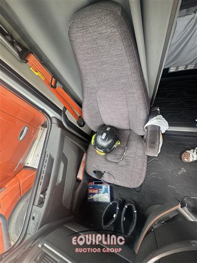 2019 Volvo VNL 6X4 T/A SLEEPER TRUCK TRAC