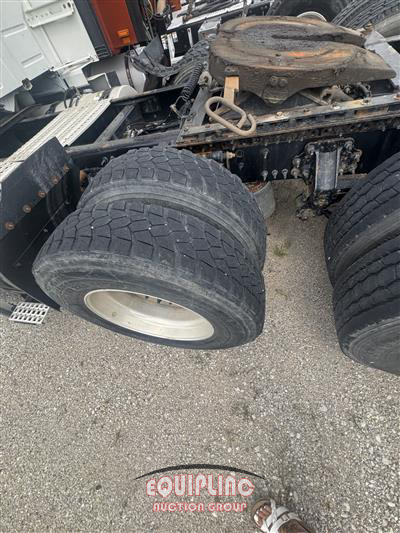 2019 Volvo VNL 6X4 T/A SLEEPER TRUCK TRAC