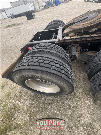 2019 Volvo VNL 6X4 T/A SLEEPER TRUCK TRAC
