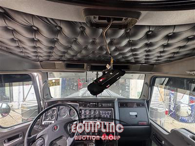2016 Kenworth W900 6X4 T/A SLEEPER TRUCK TRA