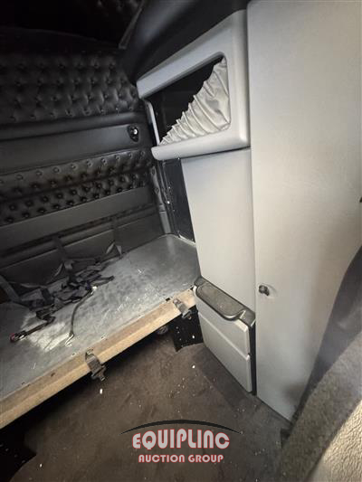 2016 Kenworth W900 6X4 T/A SLEEPER TRUCK TRA