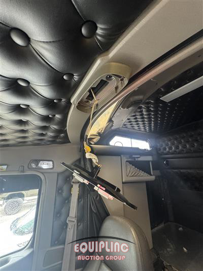 2016 Kenworth W900 6X4 T/A SLEEPER TRUCK TRA