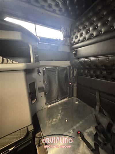 2016 Kenworth W900 6X4 T/A SLEEPER TRUCK TRA