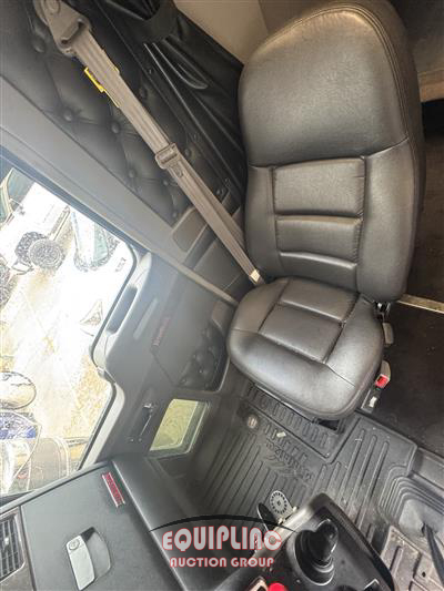 2016 Kenworth W900 6X4 T/A SLEEPER TRUCK TRA