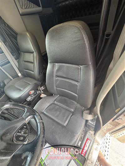 2016 Kenworth W900 6X4 T/A SLEEPER TRUCK TRA