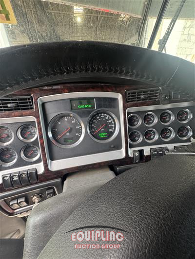 2016 Kenworth W900 6X4 T/A SLEEPER TRUCK TRA