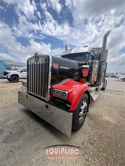 2016 Kenworth W900 6X4 T/A SLEEPER TRUCK TRA