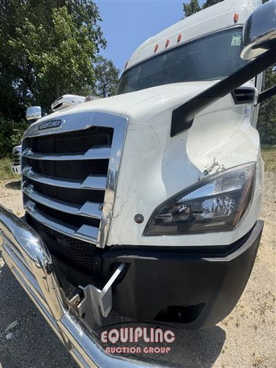 2020 Freightliner CASCADIA 6X4 T/A SLEEPER TRUCK