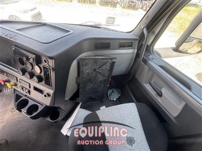 2020 Freightliner CASCADIA 6X4 T/A SLEEPER TRUCK