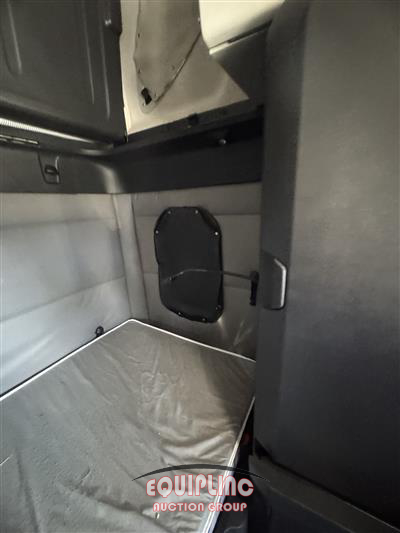 2020 Freightliner CASCADIA 6X4 T/A SLEEPER TRUCK