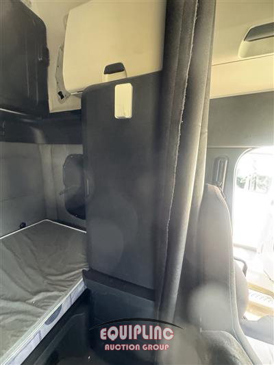 2020 Freightliner CASCADIA 6X4 T/A SLEEPER TRUCK