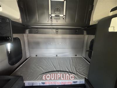 2020 Freightliner CASCADIA 6X4 T/A SLEEPER TRUCK