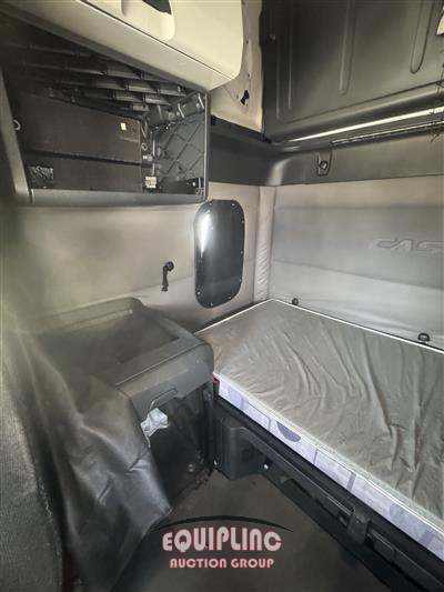 2020 Freightliner CASCADIA 6X4 T/A SLEEPER TRUCK