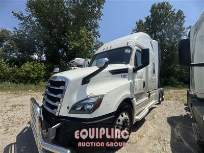 2020 Freightliner CASCADIA 6X4 T/A SLEEPER TRUCK