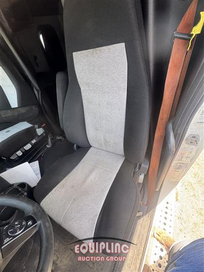2020 Freightliner CASCADIA 6X4 T/A SLEEPER TRUCK