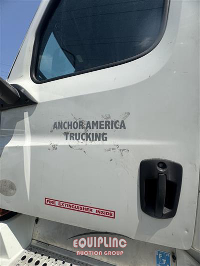 2020 Freightliner CASCADIA 6X4 T/A SLEEPER TRUCK
