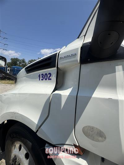 2020 Freightliner CASCADIA 6X4 T/A SLEEPER TRUCK