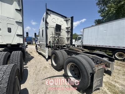 2020 Freightliner CASCADIA 6X4 T/A SLEEPER TRUCK