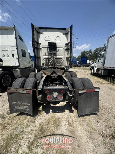 2020 Freightliner CASCADIA 6X4 T/A SLEEPER TRUCK