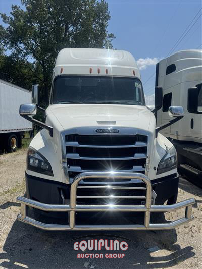 2020 Freightliner CASCADIA 6X4 T/A SLEEPER TRUCK