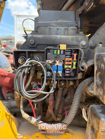 2019 International 4300 4X2 S/A 26FT NON CDL BOX 