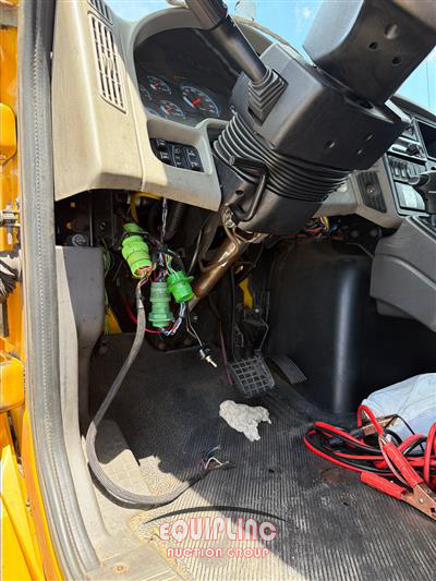 2019 International 4300 4X2 S/A 26FT NON CDL BOX 