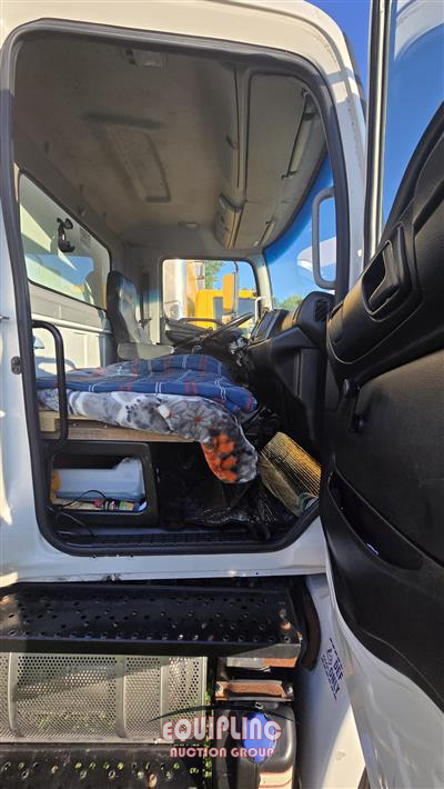 2020 Hino 268 4X2 S/A 26FT NON CDL BOX T