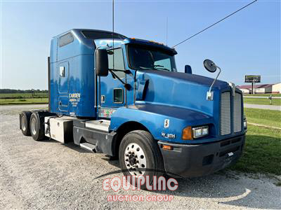 2000 Kenworth T600 6X4 T/A MID ROOF TRUCK TR