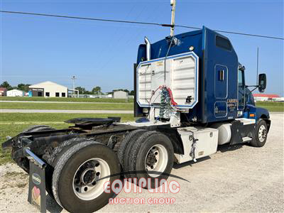 2000 Kenworth T600 6X4 T/A MID ROOF TRUCK TR