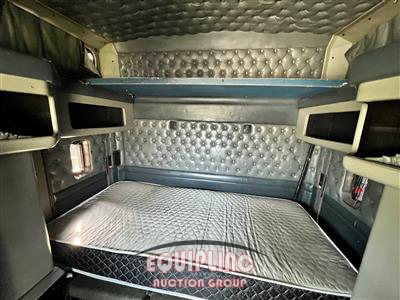 2000 Kenworth T600 6X4 T/A MID ROOF TRUCK TR