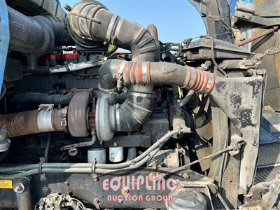 2000 Kenworth T600 6X4 T/A MID ROOF TRUCK TR