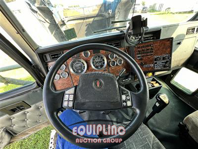 2000 Kenworth T600 6X4 T/A MID ROOF TRUCK TR
