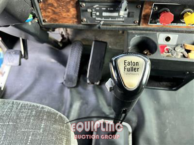 2000 Kenworth T600 6X4 T/A MID ROOF TRUCK TR