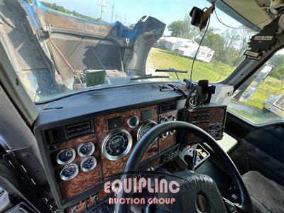 2000 Kenworth T600 6X4 T/A MID ROOF TRUCK TR