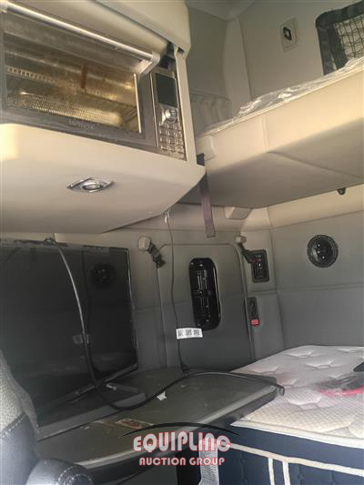 2020 Kenworth T680 6X4 T/A SLEEPER TRUCK TRA