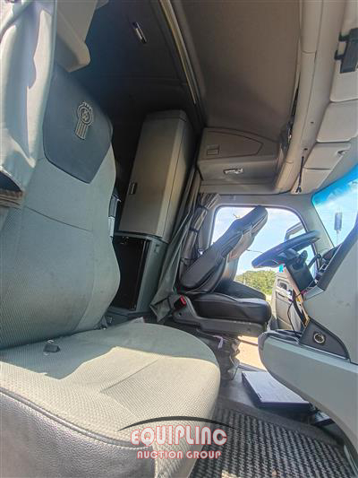 2020 Kenworth T680 6X4 T/A SLEEPER TRUCK TRA