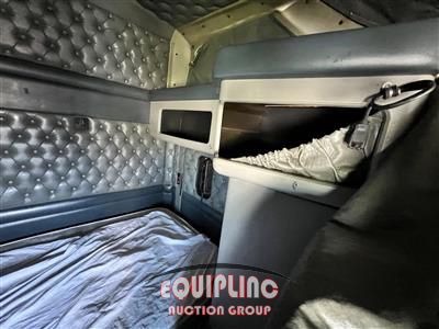 2000 Kenworth T600 6X4 T/A MID ROOF TRUCK TR