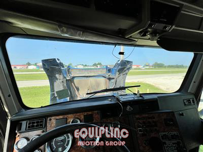 2000 Kenworth T600 6X4 T/A MID ROOF TRUCK TR