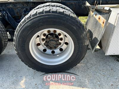 2000 Kenworth T600 6X4 T/A MID ROOF TRUCK TR