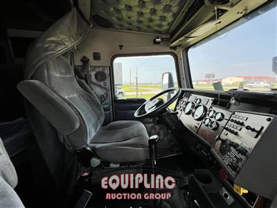 2000 Kenworth T600 6X4 T/A MID ROOF TRUCK TR