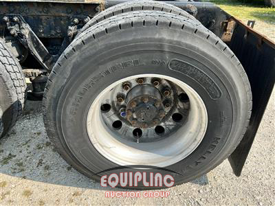 2000 Kenworth T600 6X4 T/A MID ROOF TRUCK TR