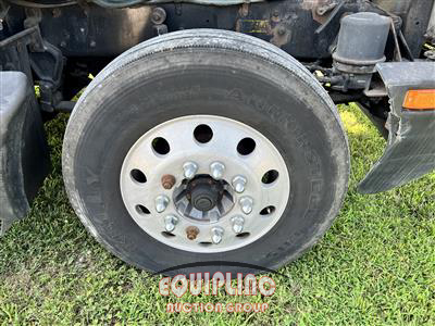 2000 Kenworth T600 6X4 T/A MID ROOF TRUCK TR