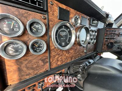 2000 Kenworth T600 6X4 T/A MID ROOF TRUCK TR