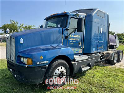 2000 Kenworth T600 6X4 T/A MID ROOF TRUCK TR