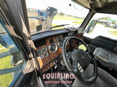 2000 Kenworth T600 6X4 T/A MID ROOF TRUCK TR