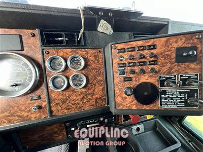 2000 Kenworth T600 6X4 T/A MID ROOF TRUCK TR